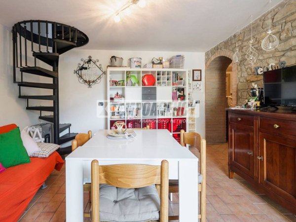 casa indipendente in vendita a Serramazzoni in zona Varana