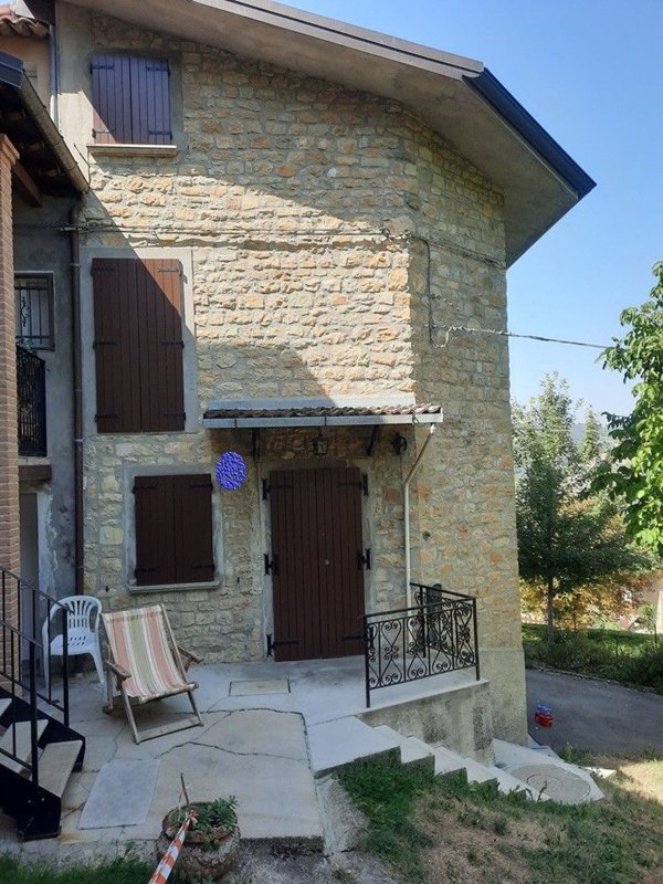 casa indipendente in vendita a Serramazzoni in zona Riccò