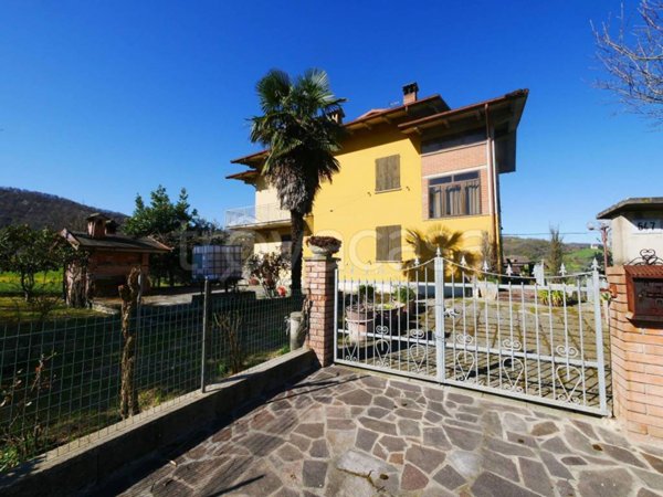 casa indipendente in vendita a Serramazzoni in zona Riccò