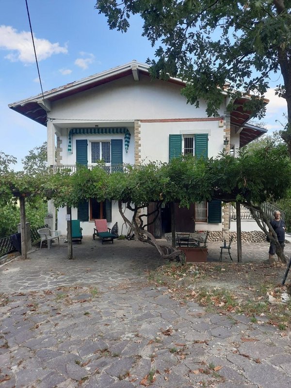 casa indipendente in vendita a Serramazzoni in zona Valle