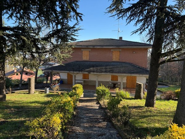 casa indipendente in vendita a Serramazzoni in zona Ligorzano