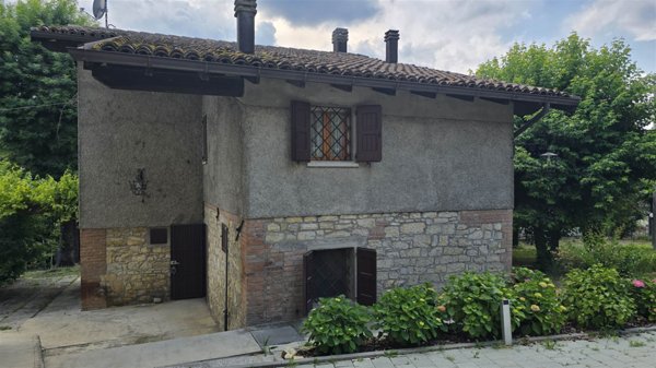 casa indipendente in vendita a Serramazzoni in zona Riccò
