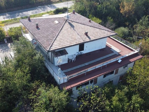 casa indipendente in vendita a Serramazzoni in zona Montagnana