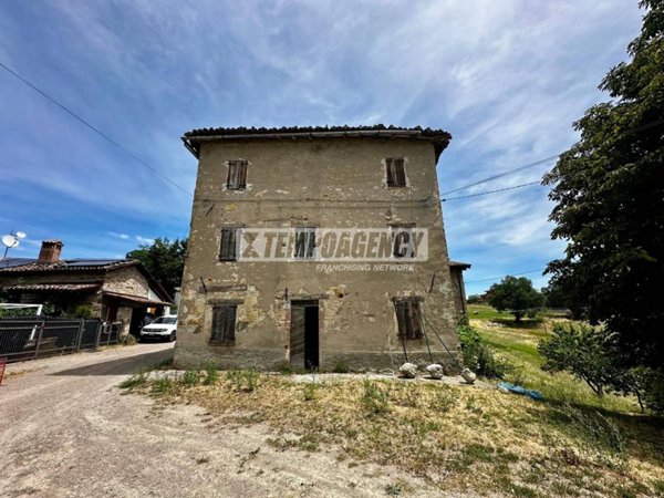 appartamento in vendita a Serramazzoni in zona Valle