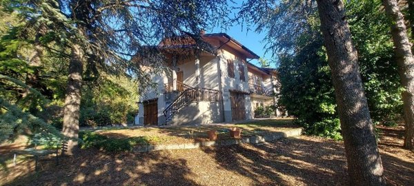 casa indipendente in vendita a Serramazzoni in zona Riccò
