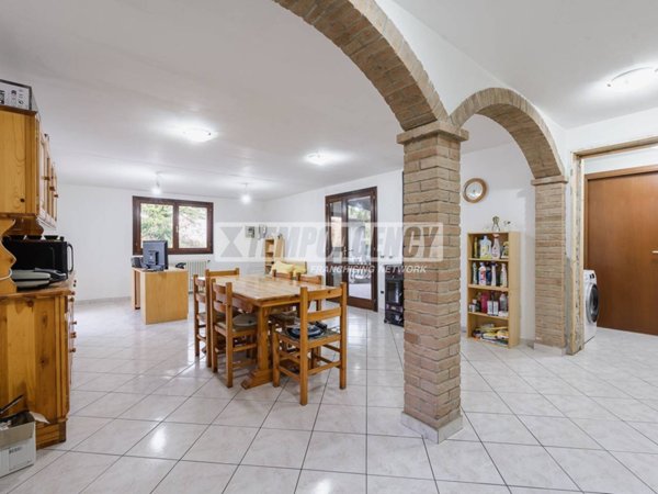 casa indipendente in vendita a Serramazzoni in zona Riccò