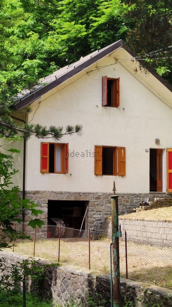 casa indipendente in vendita a Sestola in zona Pian del Falco
