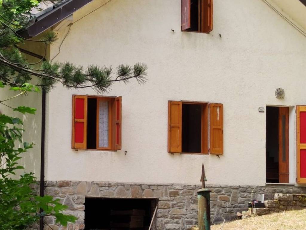 casa indipendente in vendita a Sestola in zona Pian del Falco