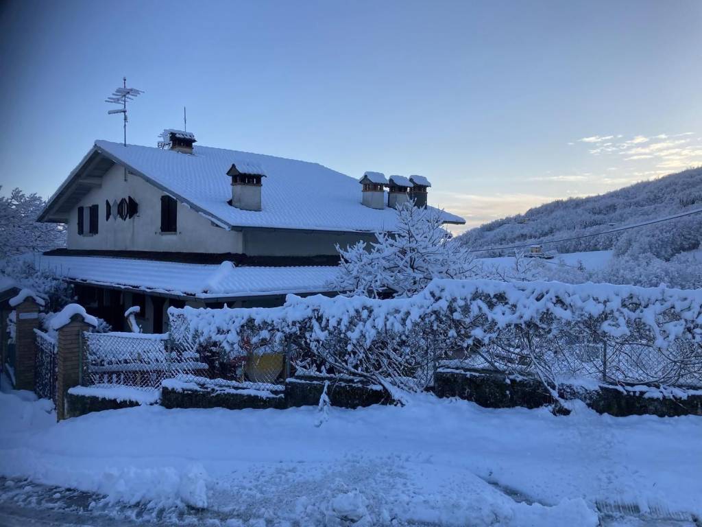casa indipendente in vendita a Sestola in zona Vesale