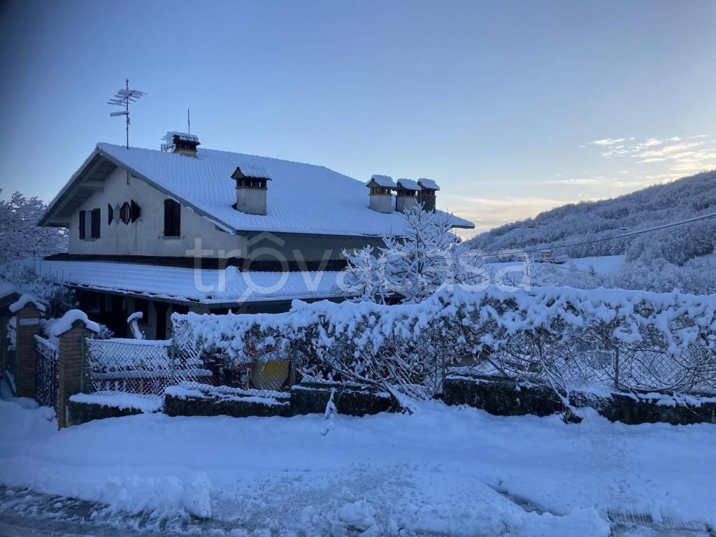casa indipendente in vendita a Sestola in zona Vesale