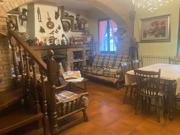 casa indipendente in vendita a Sestola in zona Vesale
