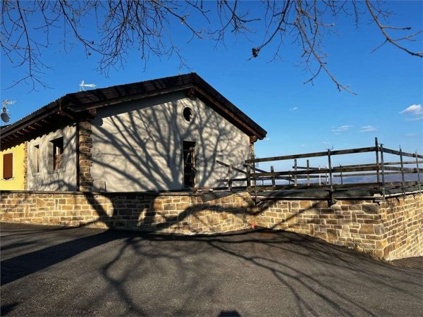 casa indipendente in vendita a Sestola in zona Pian del Falco