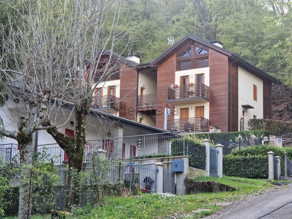 appartamento in vendita a Sestola in zona Roncoscaglia