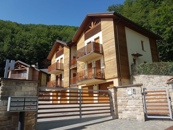 appartamento in vendita a Sestola in zona Roncoscaglia