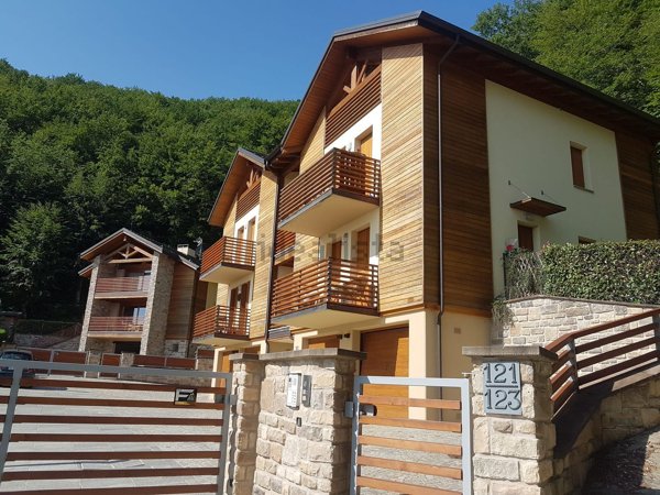 appartamento in vendita a Sestola in zona Roncoscaglia