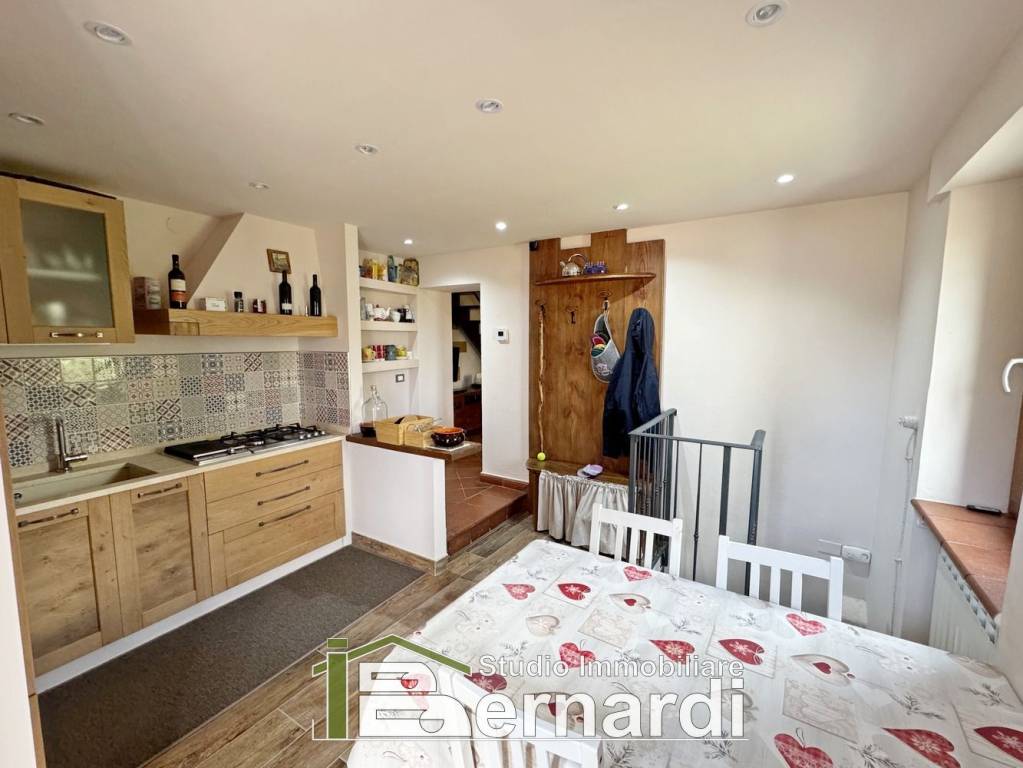 casa indipendente in vendita a Sestola in zona Vesale