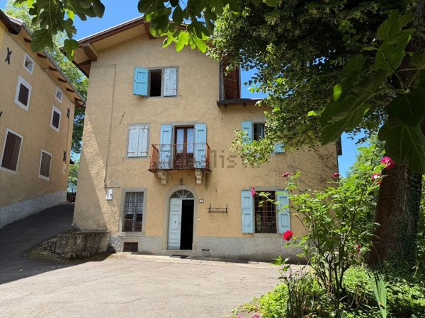 casa indipendente in vendita a Sestola in zona Vesale