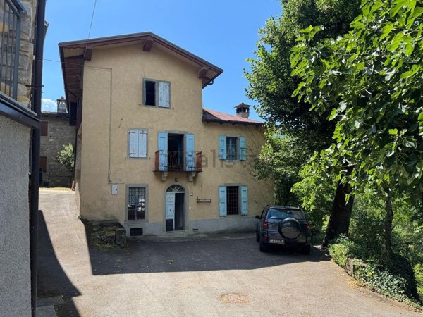 casa indipendente in vendita a Sestola in zona Vesale