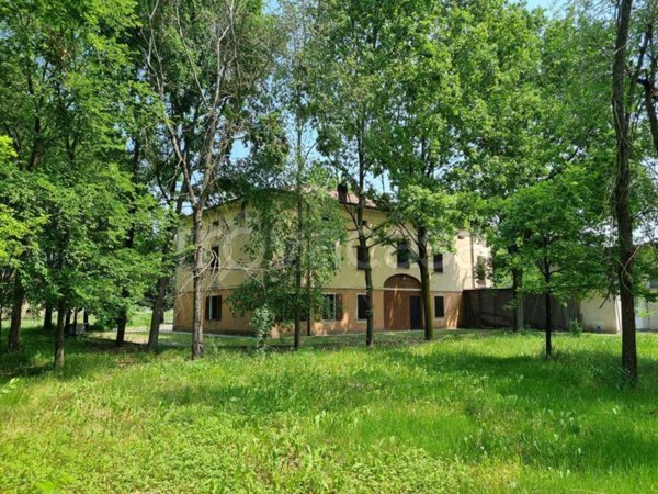 casa indipendente in vendita a Soliera