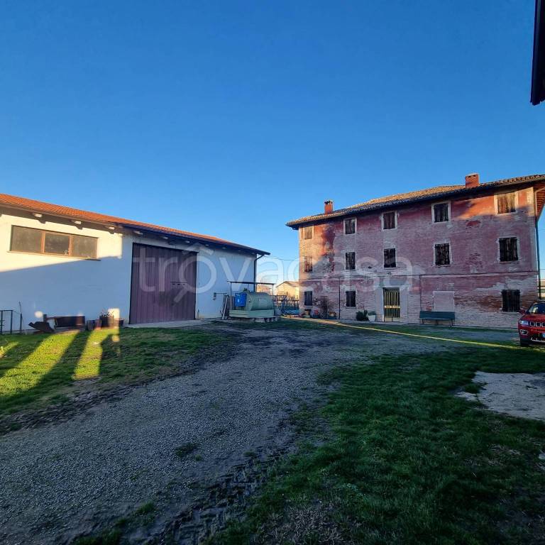 casa indipendente in vendita a Soliera