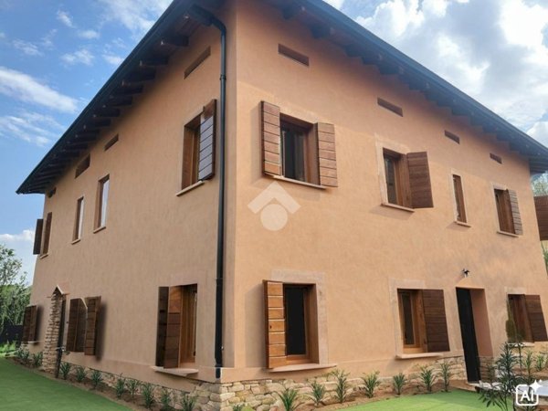 casa indipendente in vendita a Soliera