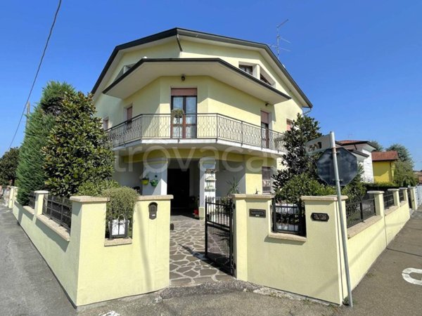 casa indipendente in vendita a Soliera