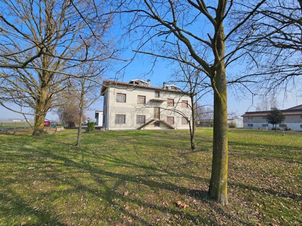 casa indipendente in vendita a Soliera