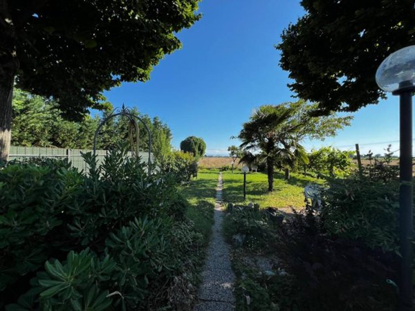 casa indipendente in vendita a Soliera
