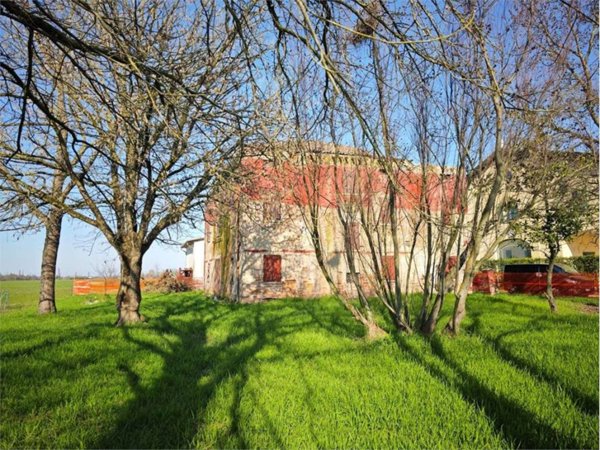 casa indipendente in vendita a Soliera in zona Limidi