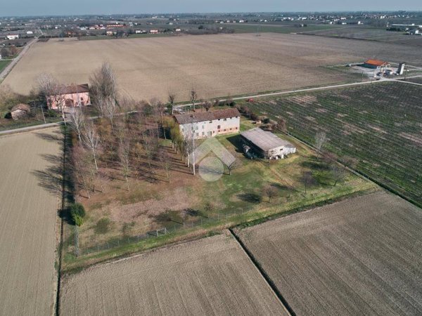 casa indipendente in vendita a Soliera
