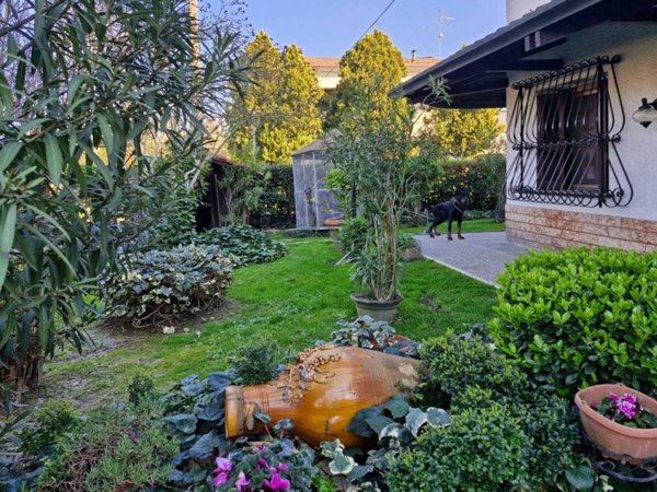 casa indipendente in vendita a Soliera in zona Limidi