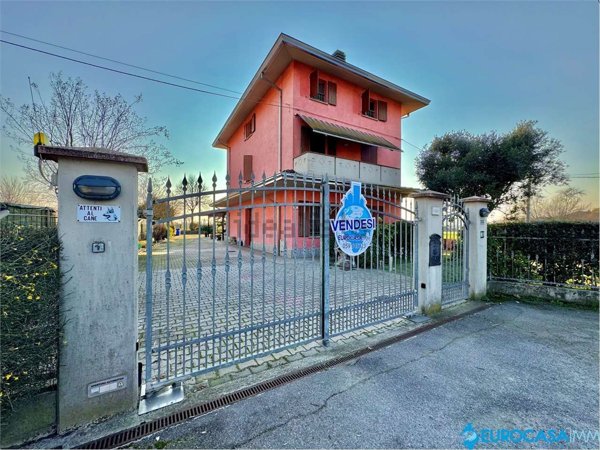 casa indipendente in vendita a Soliera
