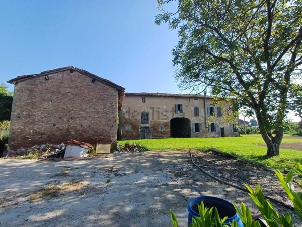 casale in vendita a Soliera