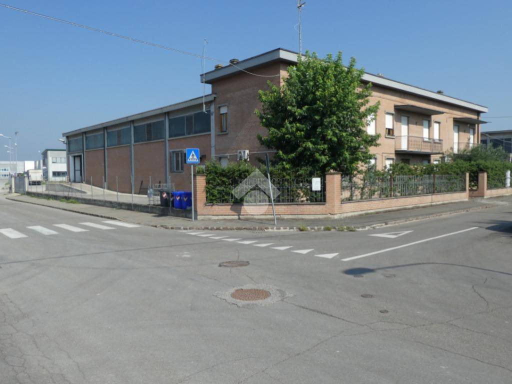 locale commerciale in vendita a Soliera in zona Sozzigalli