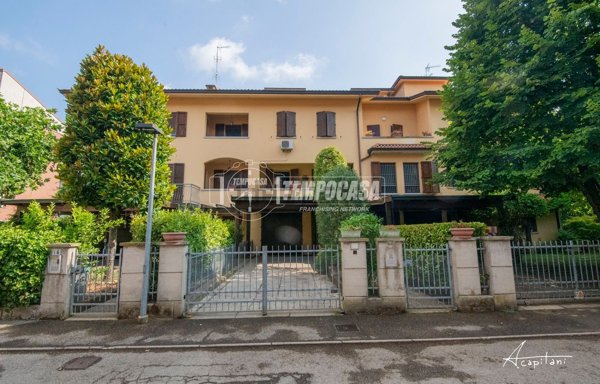 casa indipendente in vendita a Soliera