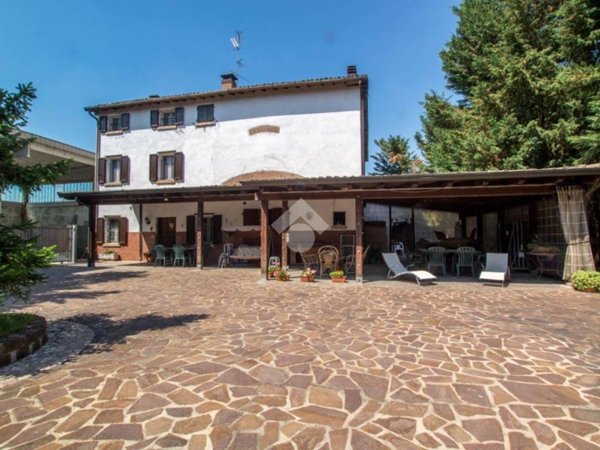 casa indipendente in vendita a Soliera