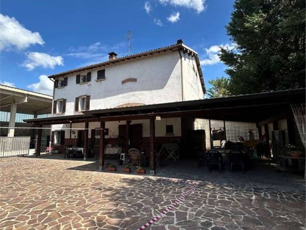 casa indipendente in vendita a Soliera