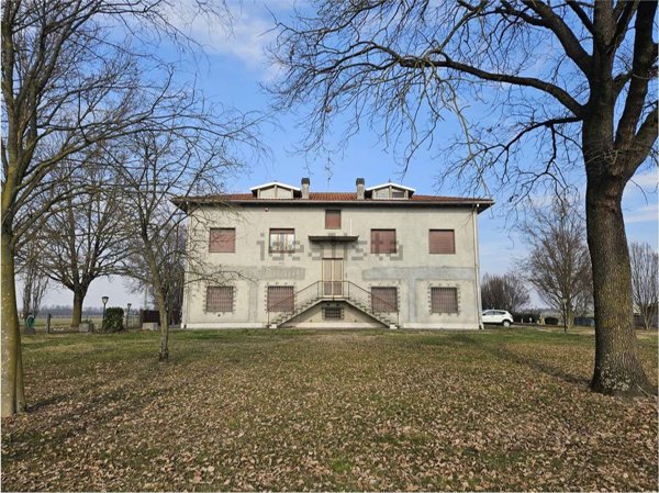 casa indipendente in vendita a Soliera