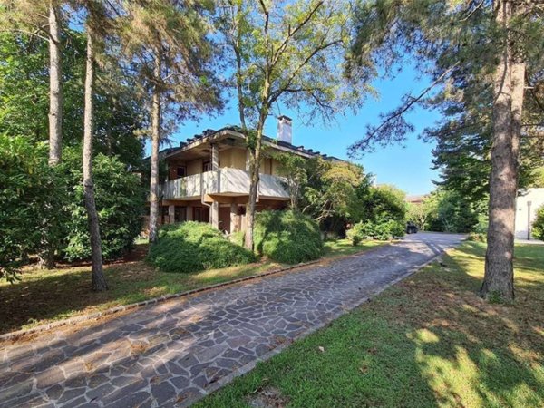 casa indipendente in vendita a Soliera