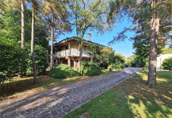 casa indipendente in vendita a Soliera