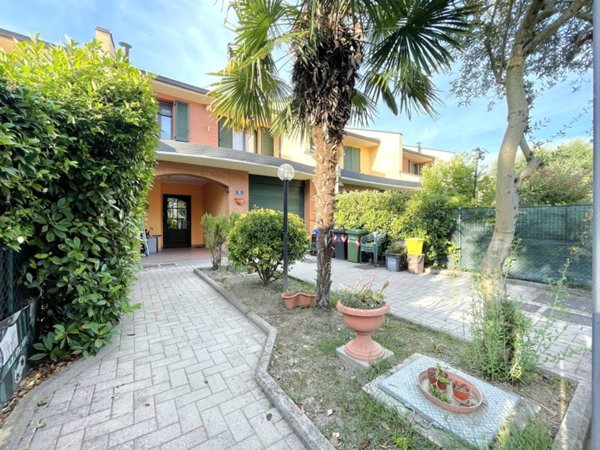 casa indipendente in vendita a Soliera in zona Limidi