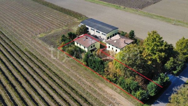 casa indipendente in vendita a Soliera