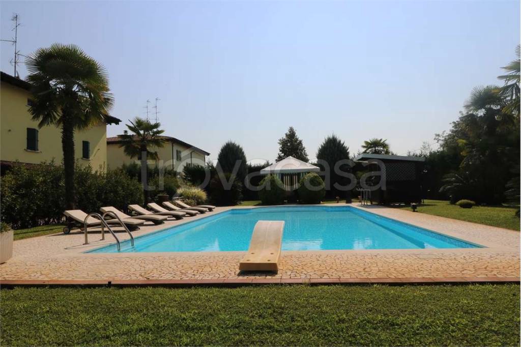 casa indipendente in vendita a Soliera