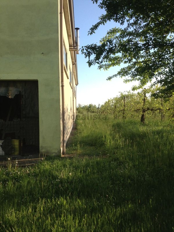 capannone in vendita a Soliera in zona Limidi