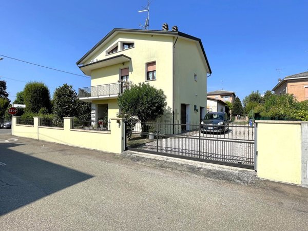 casa indipendente in vendita a Soliera