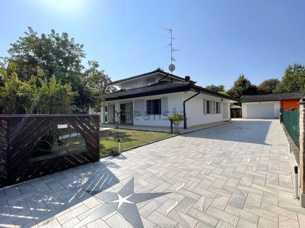 casa indipendente in vendita a Soliera