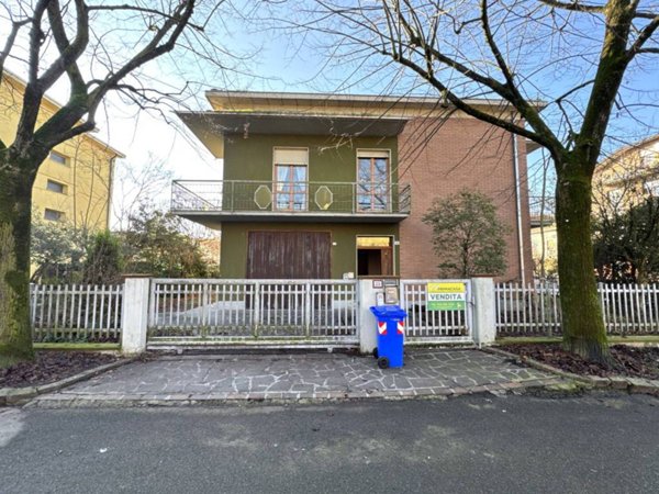 casa indipendente in vendita a Soliera