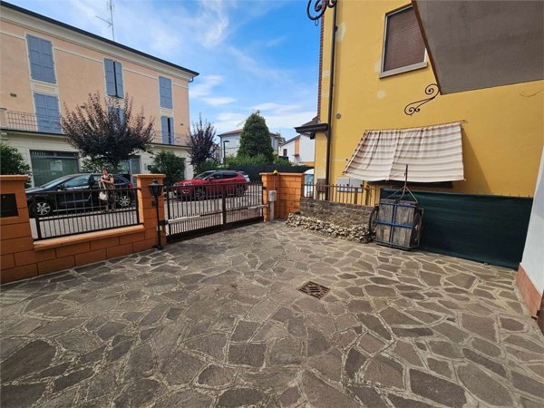 casa indipendente in vendita a Soliera