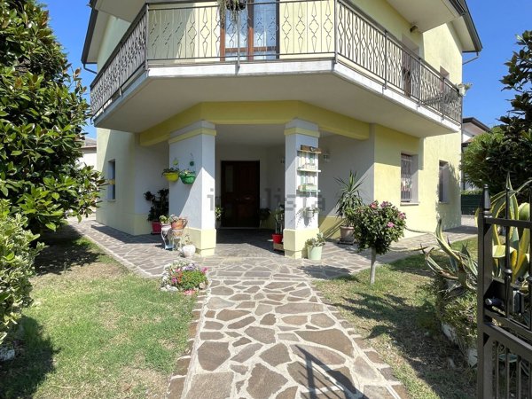 casa indipendente in vendita a Soliera