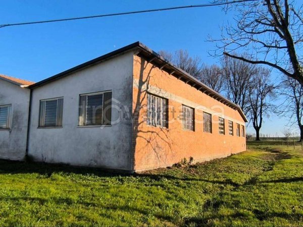 capannone in vendita a Soliera